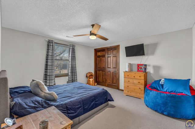 2224 SW Alameda CT, Topeka, KS 66614