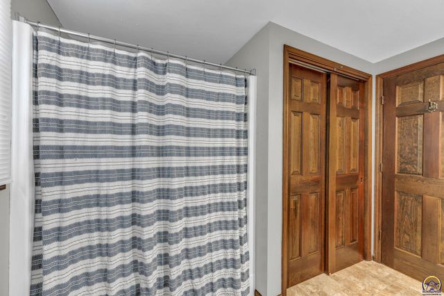 2224 SW Alameda CT, Topeka, KS 66614