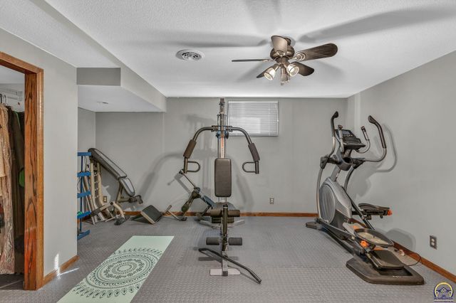 2224 SW Alameda CT, Topeka, KS 66614