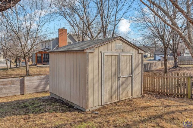 2224 SW Alameda CT, Topeka, KS 66614