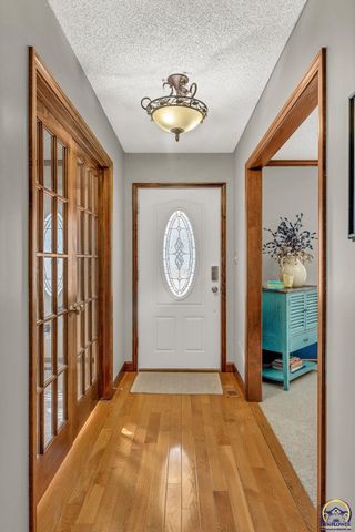 2224 SW Alameda CT, Topeka, KS 66614