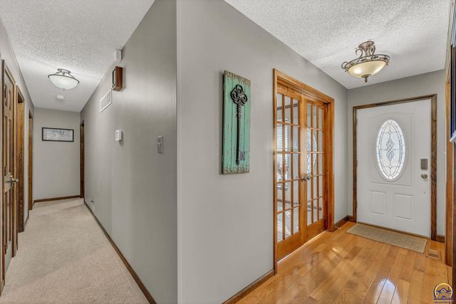 2224 SW Alameda CT, Topeka, KS 66614