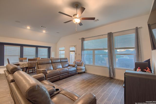 6037 cerulean, Bulverde, TX 78163