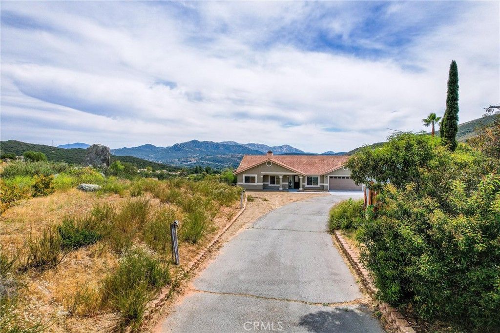 Image 2 of property listing at 23164 Vista Ramona, Ramona, CA 92065