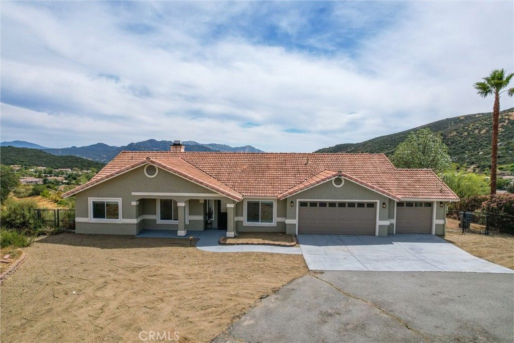 Image 3 of property listing at 23164 Vista Ramona, Ramona, CA 92065