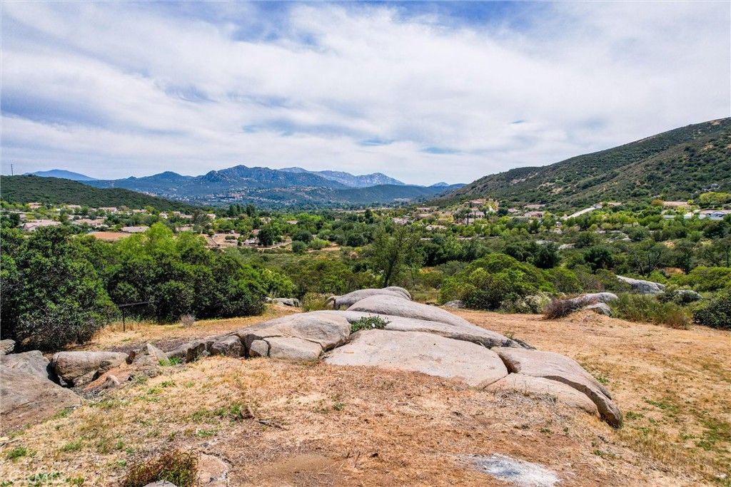 Image 5 of property listing at 23164 Vista Ramona, Ramona, CA 92065