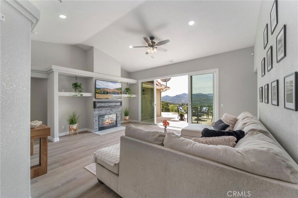 Image 9 of property listing at 23164 Vista Ramona, Ramona, CA 92065