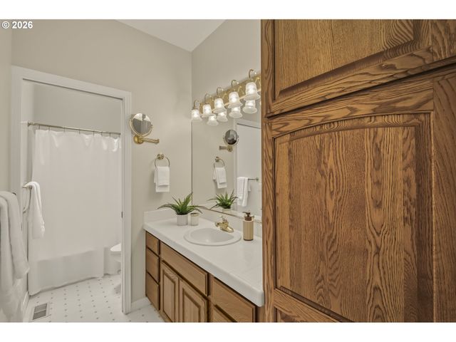 11770 Sw ASPEN RIDGE Dr, Tigard, OR 97224