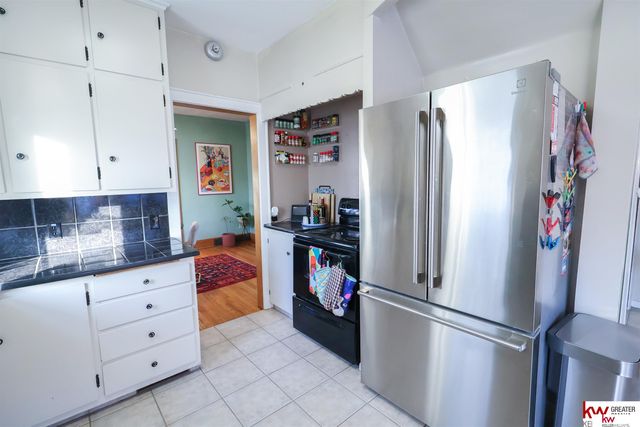 978 S 50th Street, Omaha, NE 68106