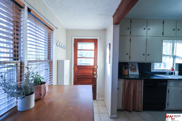 978 S 50th Street, Omaha, NE 68106