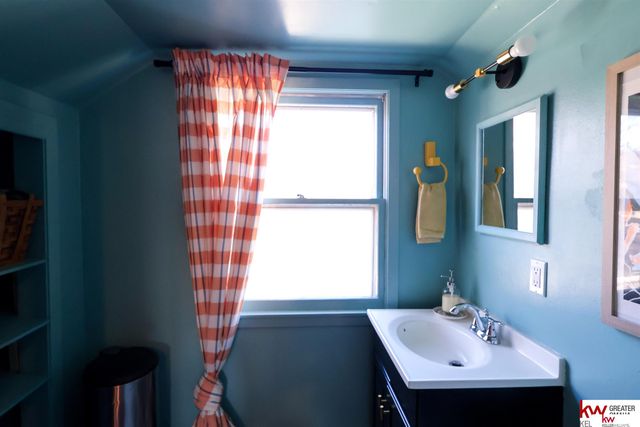 978 S 50th Street, Omaha, NE 68106