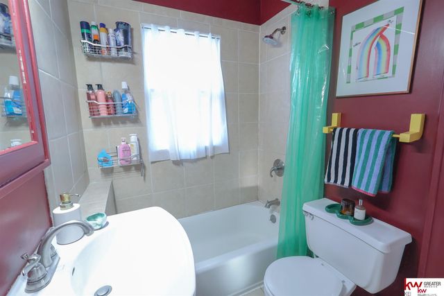 978 S 50th Street, Omaha, NE 68106