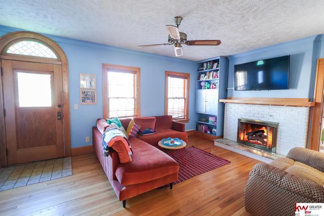 978 S 50th Street, Omaha, NE 68106