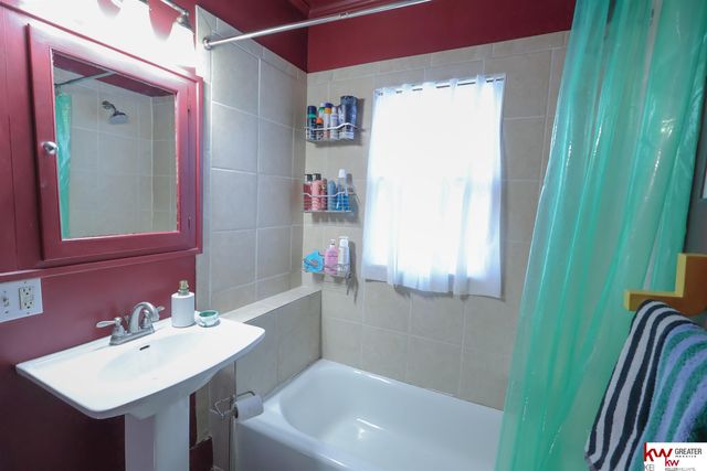 978 S 50th Street, Omaha, NE 68106