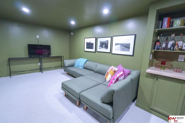 978 S 50th Street, Omaha, NE 68106