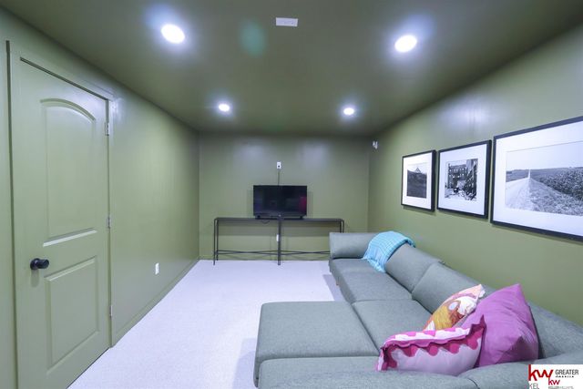 978 S 50th Street, Omaha, NE 68106