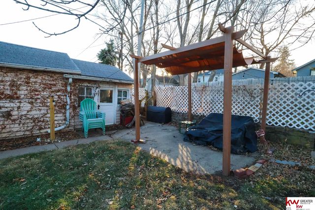 978 S 50th Street, Omaha, NE 68106