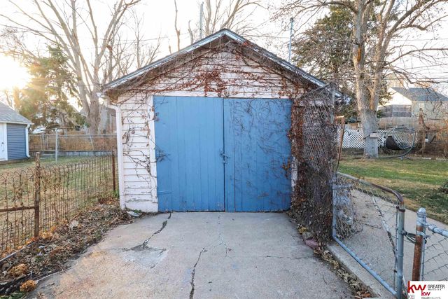 978 S 50th Street, Omaha, NE 68106