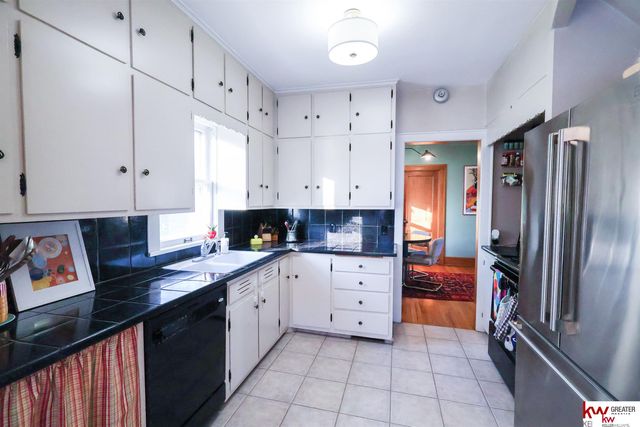 978 S 50th Street, Omaha, NE 68106