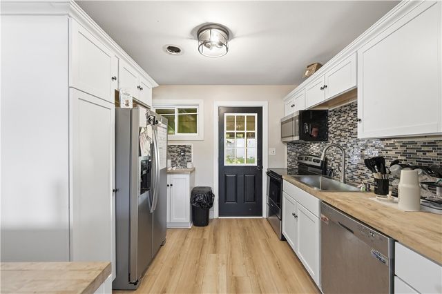 3712 3rd Avenue, Koppel, PA 16136