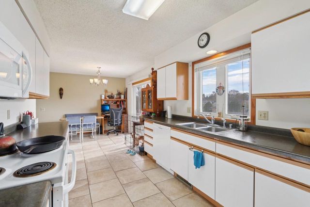 211-213 W Garfield Street, Mount Horeb, WI 53572