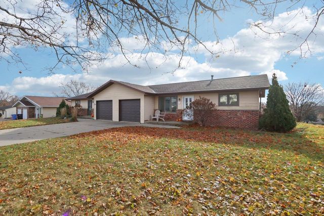 211-213 W Garfield Street, Mount Horeb, WI 53572