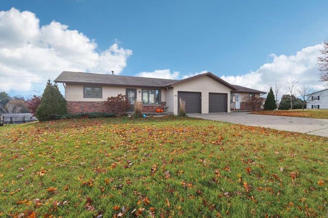 211-213 W Garfield Street, Mount Horeb, WI 53572