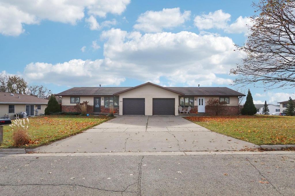 211-213 W Garfield Street, Mount Horeb, WI 53572