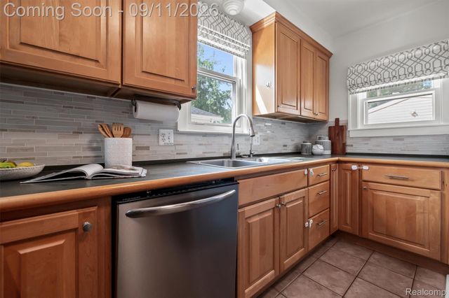 915 E 6th Street, Royal Oak, MI 48067
