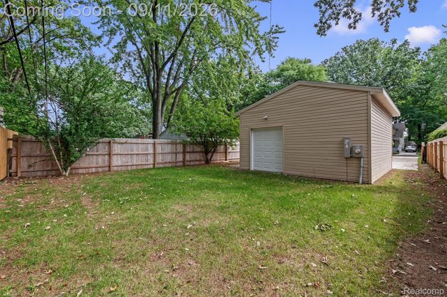 915 E 6th Street, Royal Oak, MI 48067