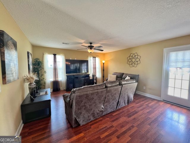 40 Red Blossom Court, Allenhurst, GA 31301