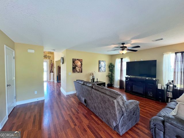 40 Red Blossom Court, Allenhurst, GA 31301