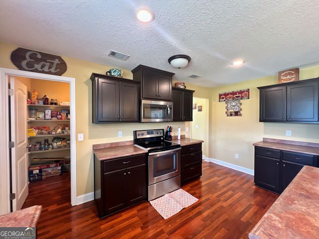 40 Red Blossom Court, Allenhurst, GA 31301