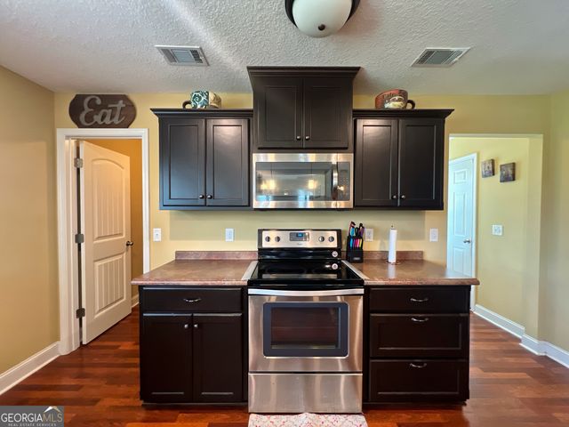 40 Red Blossom Court, Allenhurst, GA 31301