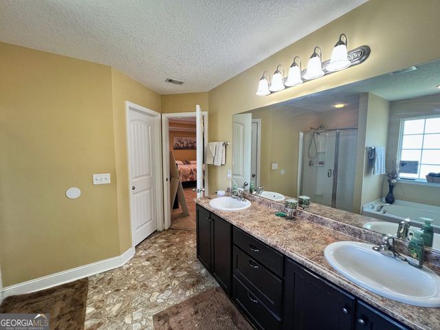 40 Red Blossom Court, Allenhurst, GA 31301