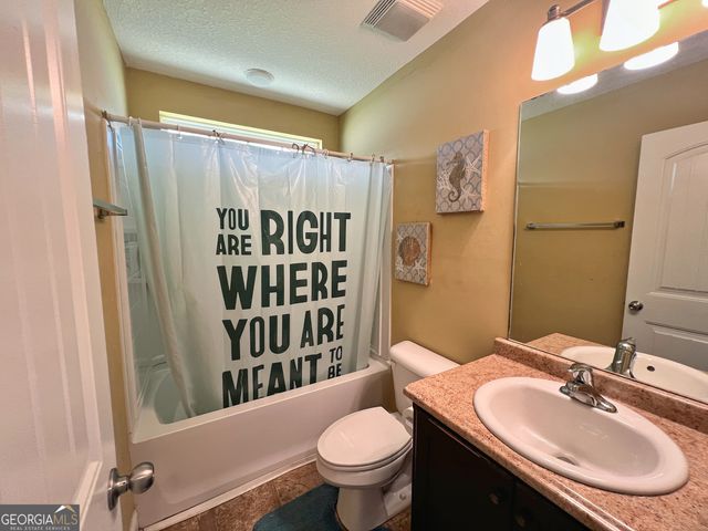 40 Red Blossom Court, Allenhurst, GA 31301