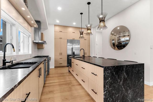 960 Davis Avenue, Birmingham, MI 48009