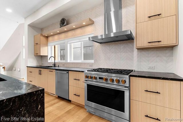 960 Davis Avenue, Birmingham, MI 48009