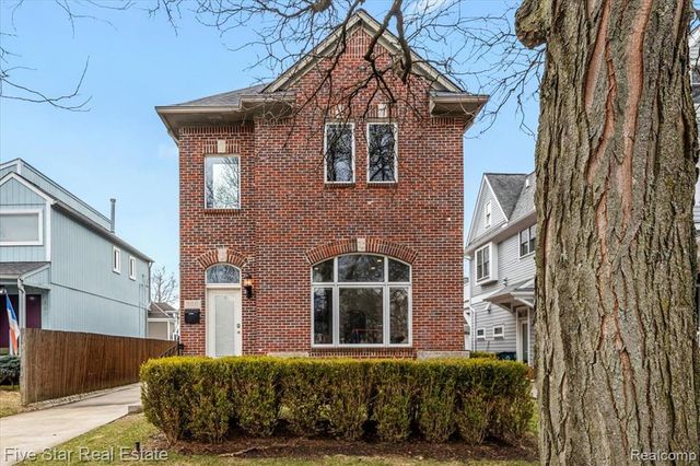 960 Davis Avenue, Birmingham, MI 48009