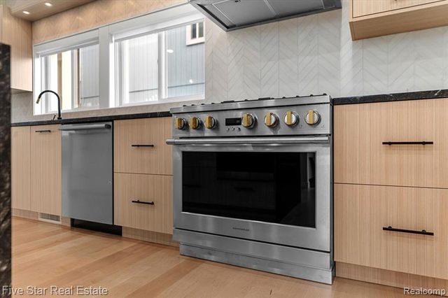 960 Davis Avenue, Birmingham, MI 48009