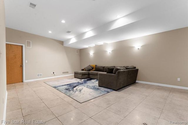 960 Davis Avenue, Birmingham, MI 48009