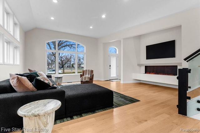 960 Davis Avenue, Birmingham, MI 48009