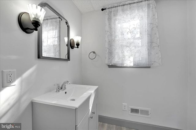 109 E PINE ST, Ephrata, PA 17522