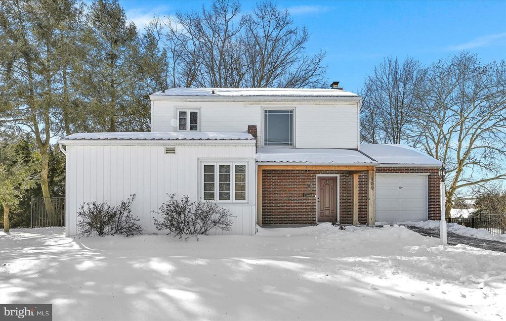 109 E PINE ST, Ephrata, PA 17522