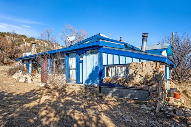 2 Grasshopper Road, Madrid, NM 87010