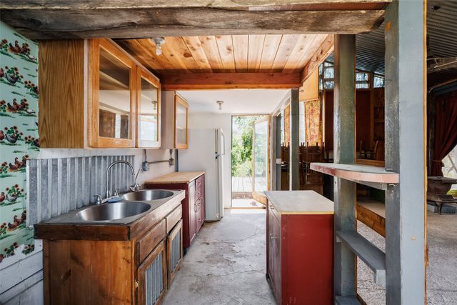 2 Grasshopper Road, Madrid, NM 87010