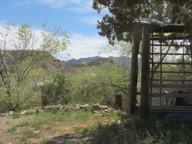 2 Grasshopper Road, Madrid, NM 87010