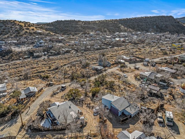 2 Grasshopper Road, Madrid, NM 87010