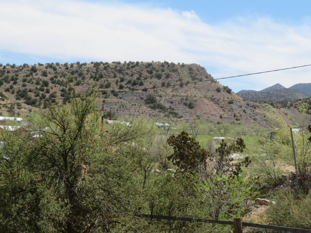 2 Grasshopper Road, Madrid, NM 87010