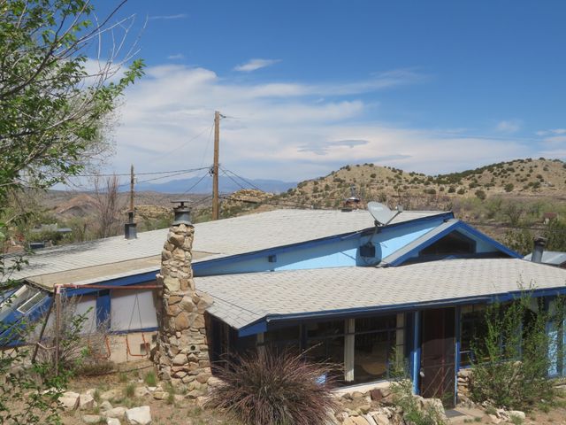 2 Grasshopper Road, Madrid, NM 87010